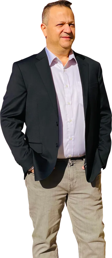 Mr. Chen Heffer, cybersecurity leader, standing and looking ahead